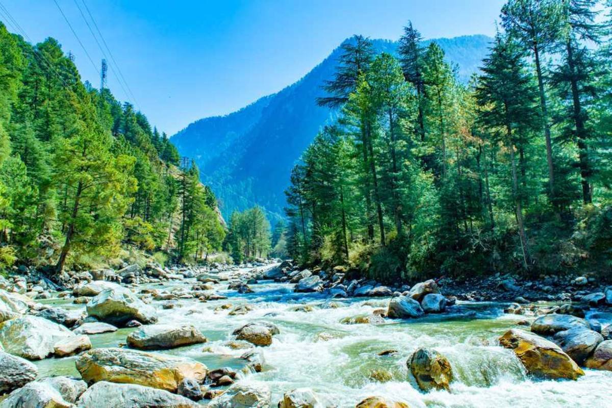 Himachal Pradesh Sees Record Tourist Footfall During Summer Season